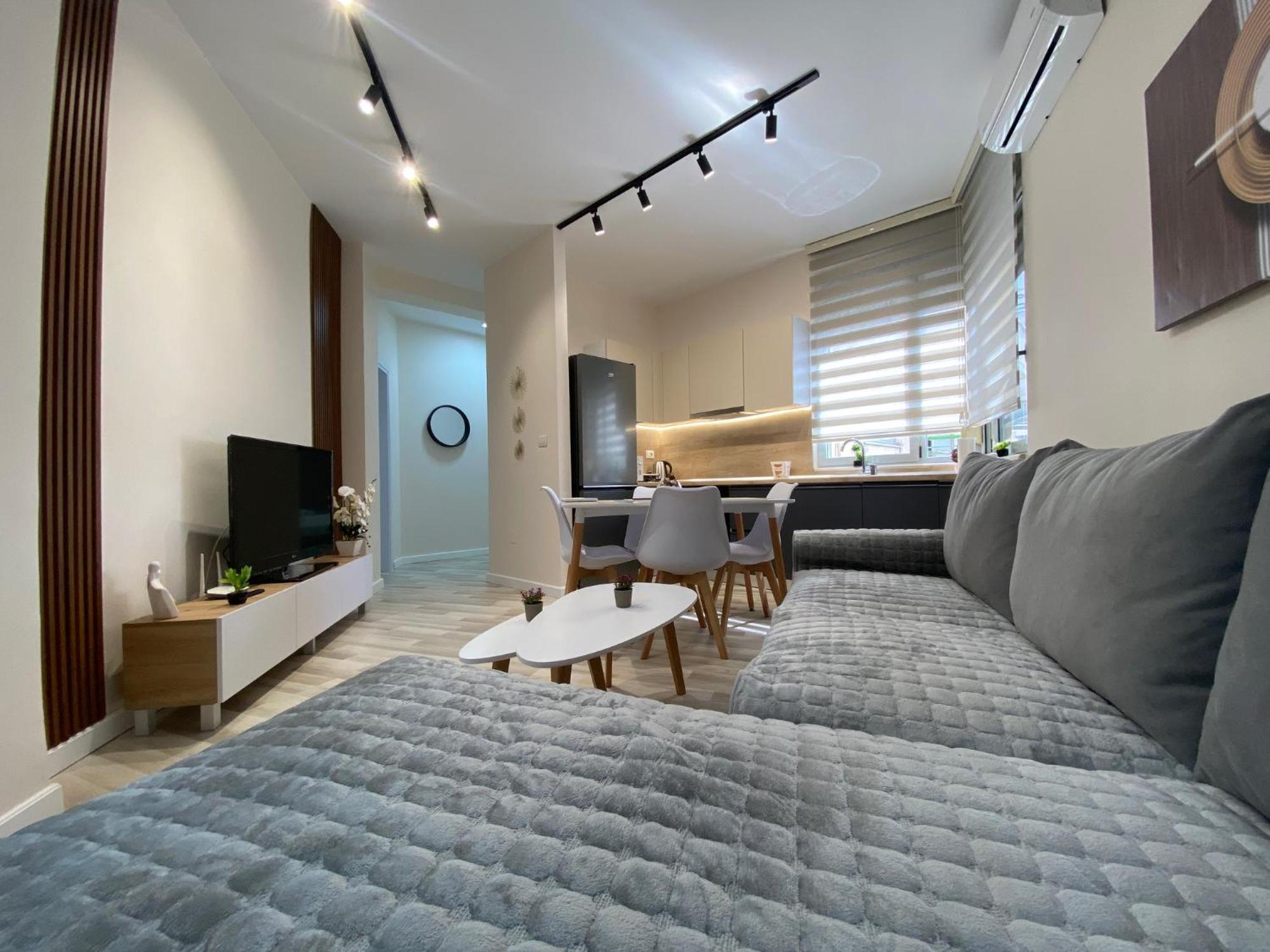 Central Cozy Apartment ติรานา ภายนอก รูปภาพ